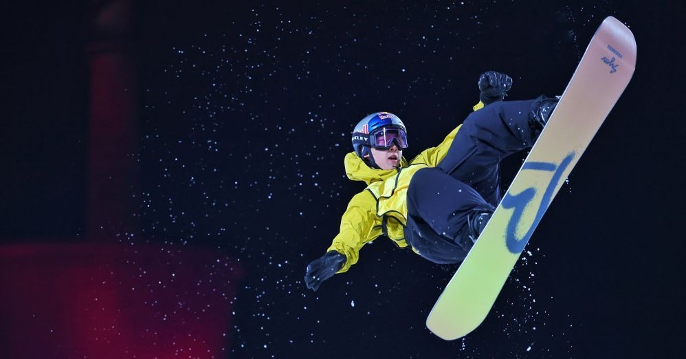 棒球与微观气象：解析球场内风向对左外野手飞球路径的实时干扰